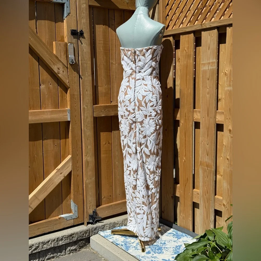 🆕 BRONX & BANCO 🧿 NWOT Dahlia Gown, White Sequin Floral Gown - Sz L US 8